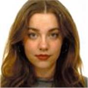 Soy profesora de Historia y enseño el pasado de forma crítica y cercana, conectándolo con el presente para aprender y divertirse.