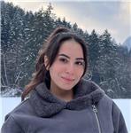 Englisch-Tutor, der Kinder aller Altersgruppen unterrichtet