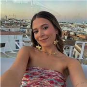 Profesora de matemáticas hasta bachillerato y asignaturas como lengua e inglés hasta la ESO.