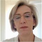 Soy profesora nativa,puedo dar clase perfectamente adaptada a tu nivel gramatical y oral .Te puedo ofrecer también clase de conversación,y preparar te para examen oficiales.O refrescarte el vocabulario útil según tu profesión