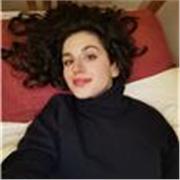 Laureata in lingue offre lezioni di inglese online e in presenza. 