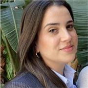 Maestra de Primaria e Infantil, disponible a sus necesidades.