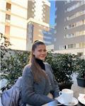 Ragazza laureata offre ripetizioni di lingua inglese a studenti delle medie e superiori. migliora il tuo inglese!