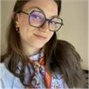 Étudiante en Master en Droit International, je propose des cours de français et d'anglais pour le niveau primaire et collège. 