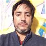 Profesor de Artes Visuales dicta clases a jóvenes y adultos