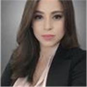 Profesional en Comunicación Corporativa apta para todas las edades.