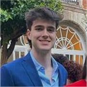 Soy un estudiante responsable que busca ayudar con las Matemáticas a niños y niñas de Primaria, ESO y Bachillerato a aprender y mejorar sus notas. Preferiblemente vía online