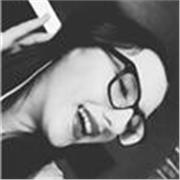 Me defino una persona con mucha paciencia y cariñosa y me gustaría dar clase a los niños de primaria.