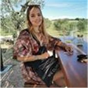 Sono una ragazza Laureata con 110/110 in Scienze del Turismo. Sono italiana ma cresciuta all’estero e specializzata in BES e DSA