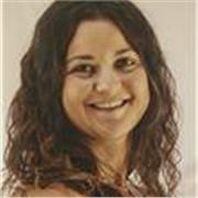 Profesora de Ingles que ofrece clases desde infantil hasta bachiller y mantener conversaciones con adultos