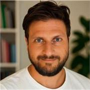 Insegnante di ripetizioni e aiuto compiti per studenti delle medie