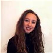 Laureata in lingua inglese e materie umanistiche