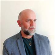 Madrelingua inglese specializzato in lezioni di conversazione e pronuncia.