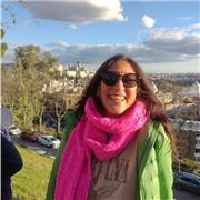 Profesora titulada en Lengua y Literatura española , con más de 30 años de experiencia con adultos y adolescentes.