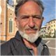 Laureato in Giurisprudenza, Avvocato libero professionista, insegno diritto a ragazzi delle superiori o universitari