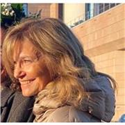 Docente con lunga esperienza nella scuola,impartisce lezioni di italiano,grammatica e letteratura italiana.Scuola media e superiore. Correzione tesi di laurea.Non rispondo a telefonate di numeri sconosciuti. Contattatemi via e-mail