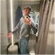 Estudiante de ingeniería mecánica, he ido a un colegio inglés desde los 5 años. Puedo dar clases a todo tipo de gente