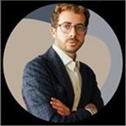 Insegnate per materie economiche, laureato in Innovation and International Management