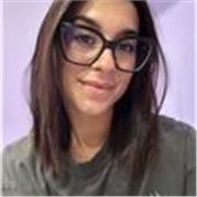 Cerchi una ragazza che ti possa aiutare con i compiti senza annoiarti? Sono qui per te!