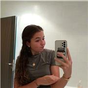 Capable d'enseigner toutes les matières pour un niveau primaire ou bien le français, l'anglais ou de l'aide aux devoirs au collège