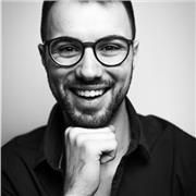 Fotografo freelance impartisce lezioni private per studenti di liceo artistico e altri istituti superiori