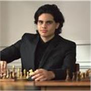 Candidato a Maestro (CM) e instructor FIDE. Clases de ajedrez dinámicas, adaptadas a tu nivel y objetivos.