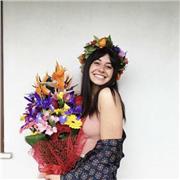 Insegnante di storia dell'arte e fotografia con diploma di fotografia, attestato Photoshop, laurea in Scienze dei beni Culturali e Master in Curatela Museale ed Eventi artistici