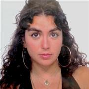 Graduada en Filosofía y especializada en Teoría del arte disponible para dar clase a todas las edades