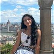 Soy Carmen, graduada en CAFYD y personal investigador en la UEX. Doy clases de lengua y sintaxis a jóvenes de 12-18 años