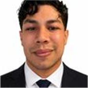 Profesional titulado en derecho listo para impartir conocimientos de español
