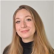 Studentessa universitaria impartisce lezioni di biologia, inglese e italiano e doposcuola