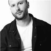 Docente di recitazione, trainer e regista teatrale. Per la formazione dispongo di ampia sala prove/training/set