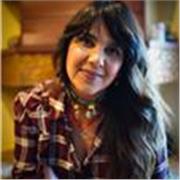 Me gusta mucho enseñar. He sido maestra y he dirigido grupos y alumnos particulares de todas las edades. Hablo Español e Ingles. 
