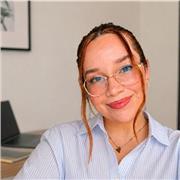 Profesora de Economía, especializada en Contabilidad y Finanzas, con formación complementaria en fiscalidad empresarial