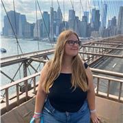 Profesora imparte clases de inglés desde primaria hasta la ESO