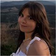 Insegnante di Inglese, laureata con 110 in Lingue, Culture e Letterature Moderne presso l'Università degli Studi di Bari. 