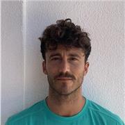 Profesor titulado en Economía con inglés, catalán, castellano y alemán.