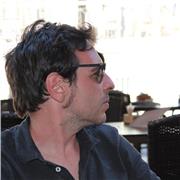 Insegnante di storia e filosofia impartisce lezioni di storia, filosofia geostoria del liceo