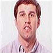Pofesor de padel imparte clases a todos los niveles