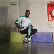 profesional docente de educación física encargado de impartir clases sobre las disciplinas deportivas existentes