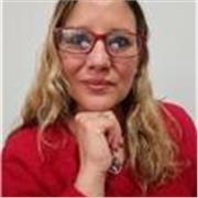 Docente con más de 20 años de experiencia, nivel primario y especialización en Matemática para primer y segundo año de secundaria