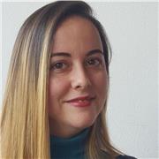 Diplomada universitaria en Turismo, he vivido, trabajado y estudiado en Francia y Reino Unido por diez años