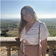 Persona joven que reside en Vitoria con conocimientos en idiomas