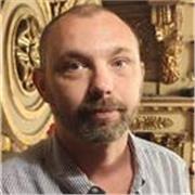 Comprovata esperienza nell'aiutare gli studenti a superare gli esami e a sviluppare la fiducia nelle proprie capacità di parlare i