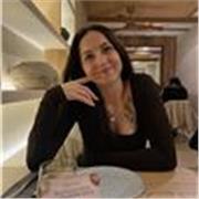 Soy una chica tranquila , me encantan los niños, a niños que quieran aprender inglés de manera lúdica.