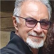 Sono Ezio, impartisco lezioni private di guida pat B per principianti e persone che vogliono migliorare il loro stile di guida