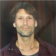 Trabajador y con ganas de hacer cumplir retos. 
Apto para todas las edades.
