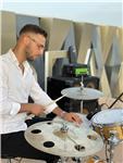 Salve a tutti sono un musicista freelancer ed insegnante con laurea in batteria e percussioni jazz, impartisco lezioni private,partendo dalle basi(tecnica,postura e rudimenti) per poi arrivare alla coordinazione a 4 arti ed alla udio di brani e analisi di