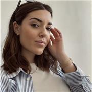 Insegnante laureata con doppia magistrale in lingue, impartisce ripetizioni/aiuto compiti di ogni livello e grado in fran e ingl