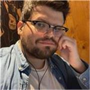 Profesor de escritura y redacción con experiencia en escritura literaria y periodística en Estados Unidos y España.